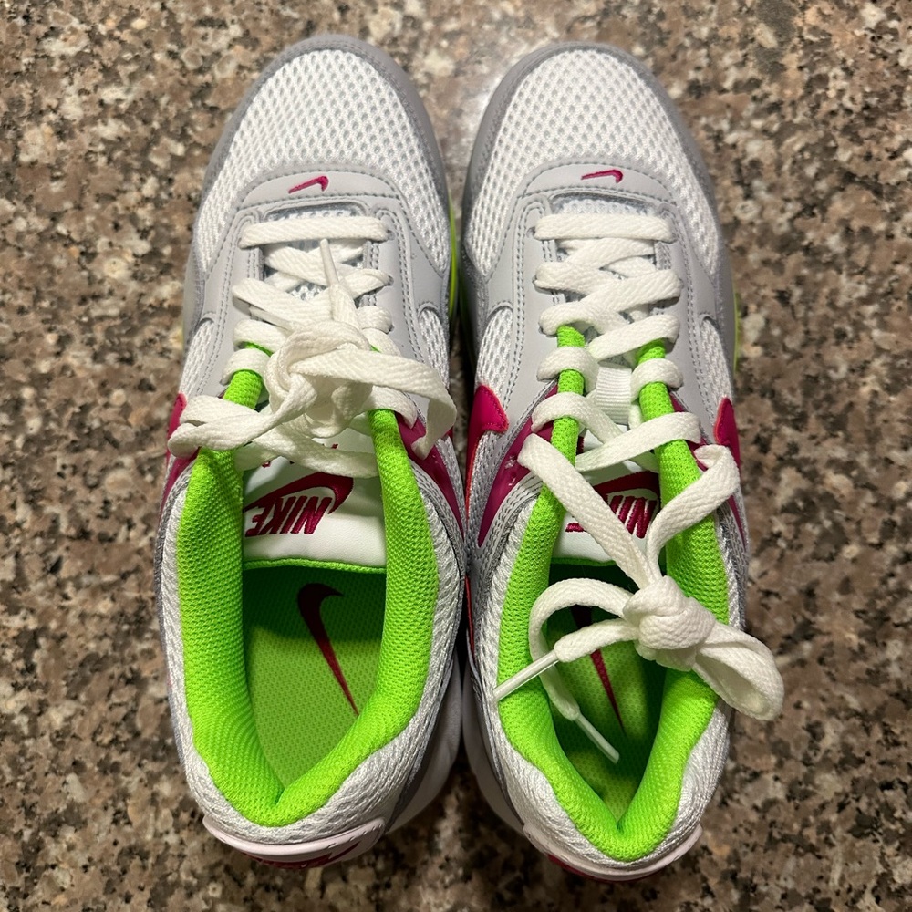 Brand New Women’s Size 8 Nike Air Max Correlates